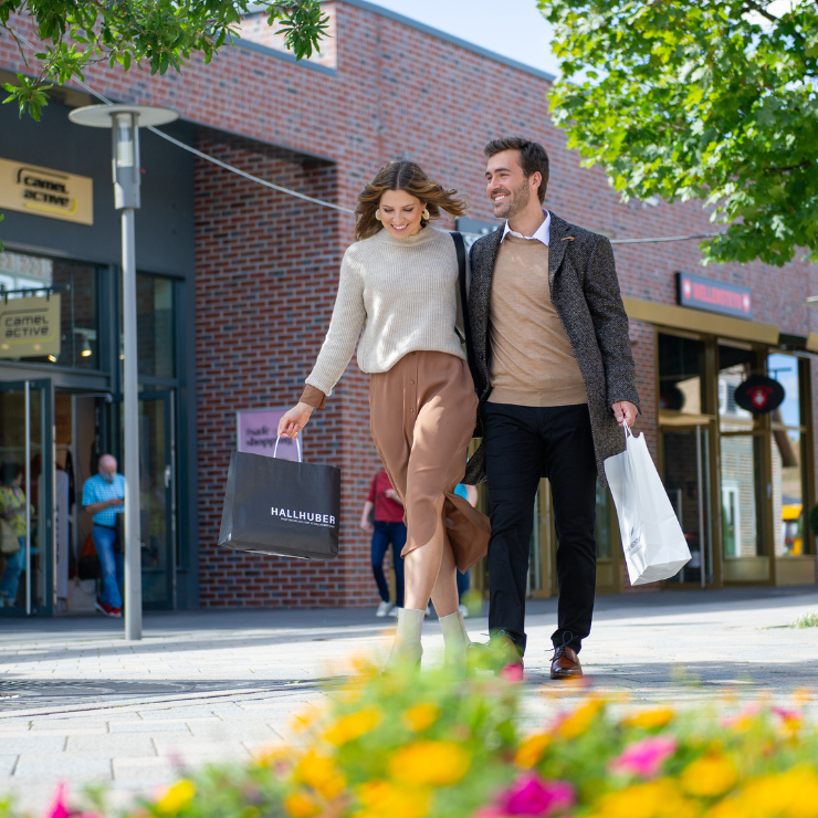 Designer_Outlet_Soltau_Teaser_Tesla_Supercharger_Angebote_Shopping.png