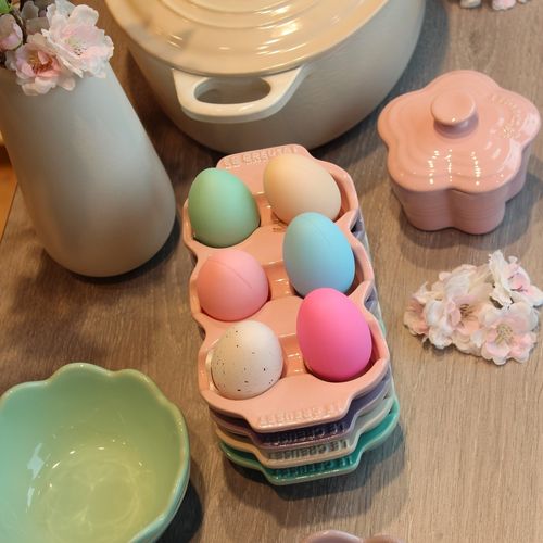 Fülle deinen Osterfrühstückstisch mit lebendigen Farben und sorge für unvergessliche Dekoration. 😍 Kein Osterfest ist...